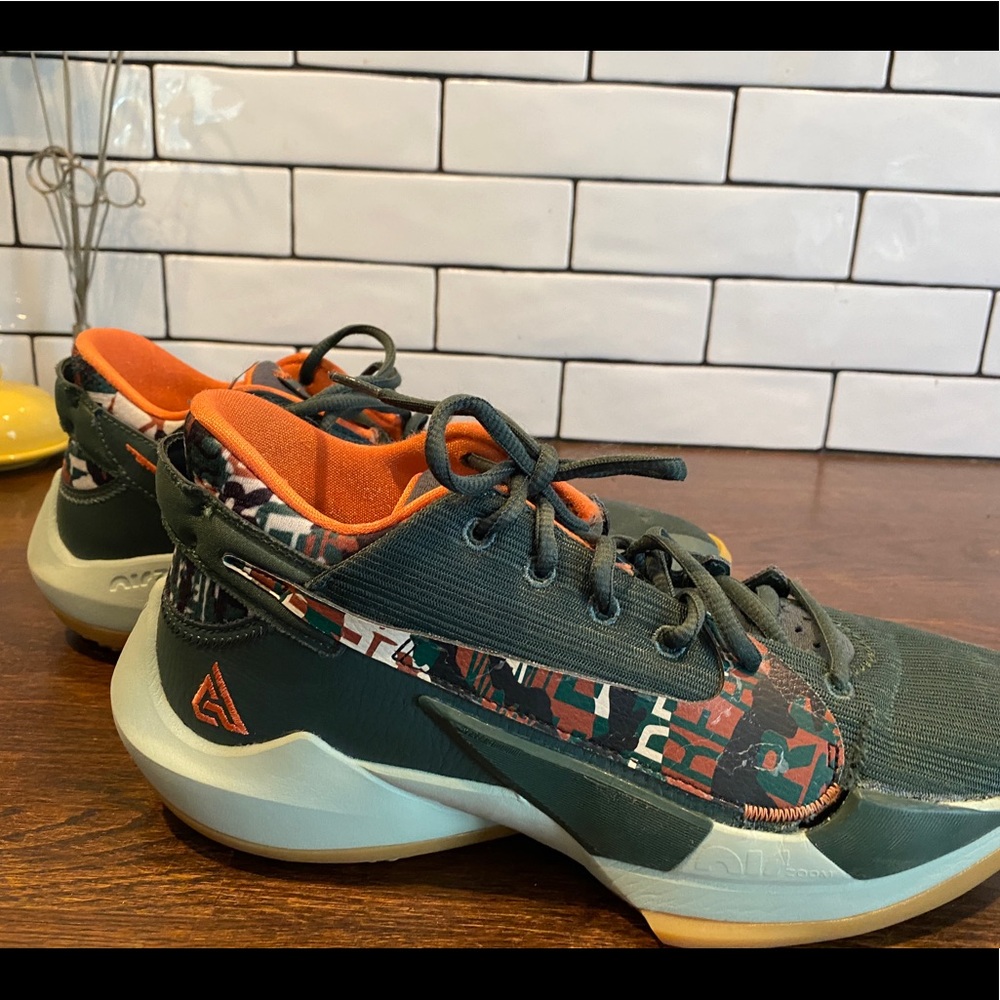 Nike Zoom Freak 2 Basketball shoes size 8